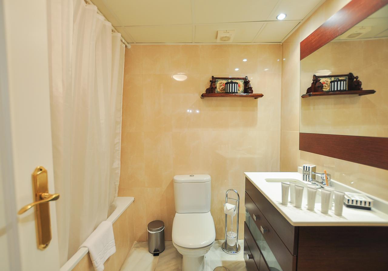 Апартаменты Acogedor Apartamento Junto A Calle Larios By Renthas Малага Экстерьер фото
